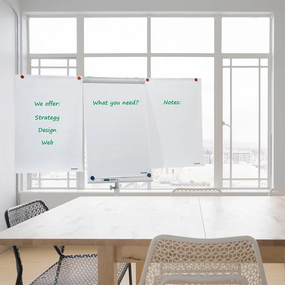 Flipchart tábla 68x105cm, mágneses, 2 db segédkarral, 5 görgős Premium line Franken